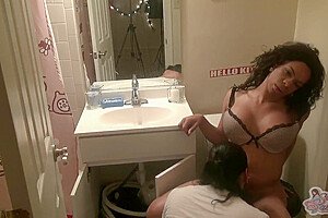 Big Cock Ebony Ts Milf Cleans Her Plumbers Pipes